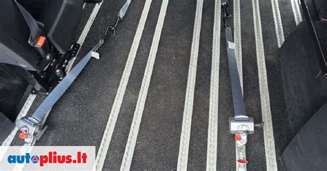 Sportinio vežimėlio detalės: diržai, atlošas, ratukai