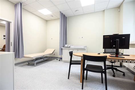 Gydytojo kabinetas su pacientu