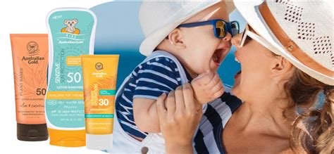 kūdikis tepamas losjonu nuo saulės