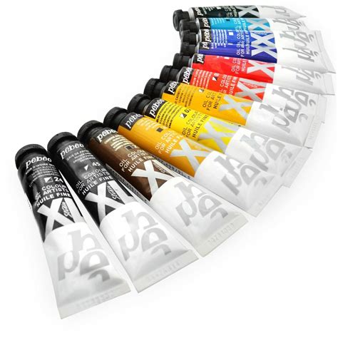 Aliejinių dažų paletė su įvairiais atspalviais