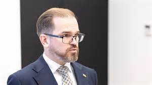 Katinų kavinė su murkiančiais gyventojais