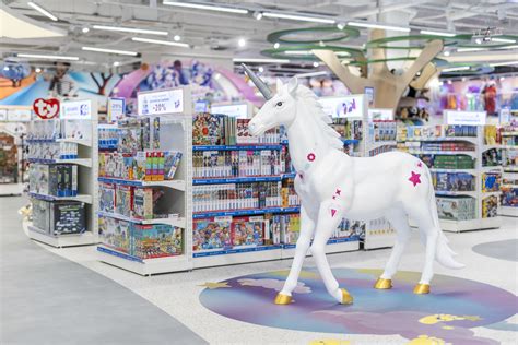 vaikų žaislų parduotuvės vitrina