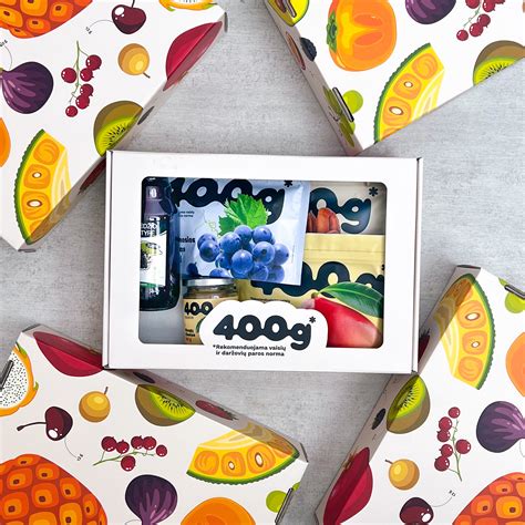 Įvairūs maisto produktai: vaisiai, daržovės, gazuoti gėrimai