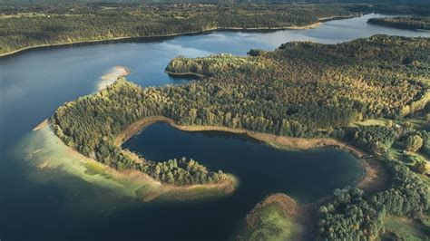 Tauragno ežeras su poilsiavietės infrastruktūra