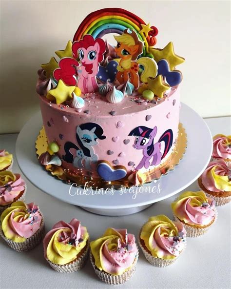 vaikiškas tortas mergaitei su lėlės figūrėle ir rožiniu glaistu