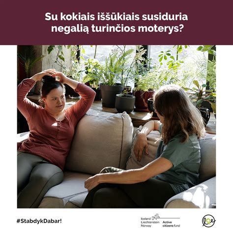 Moterys, kalbančios su konsultantu