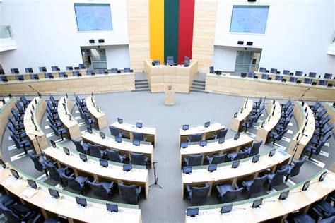 Seimo posėdžių salė su parlamento nariais
