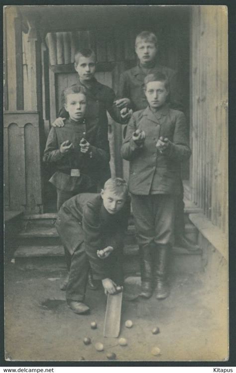 vaikai švenčia Velykas