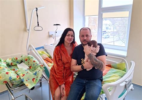 kūdikis berniukas ir tėvai