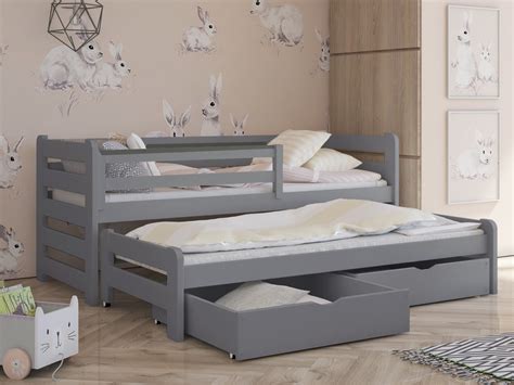 Vaikiška lova su stalčiais