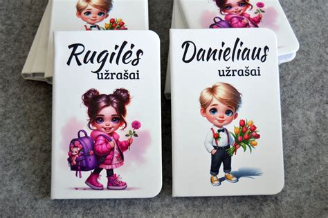 vaikai su gėlėmis rugsėjo pirmajai