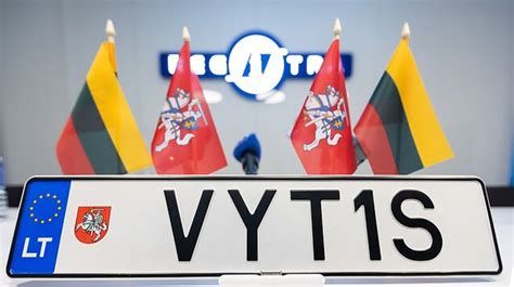 Lietuviški automobilio numeriai su ES vėliava ir LT ženklu