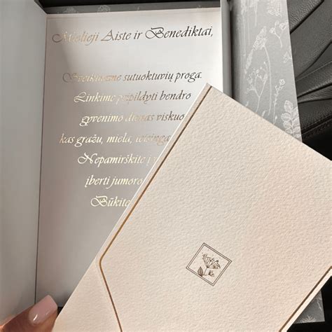 Unikalus kūdikio gimimo atvirukas