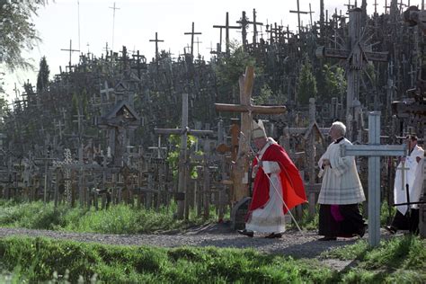 Popiežius Jonas Paulius II Lietuvoje, Kryžių kalne