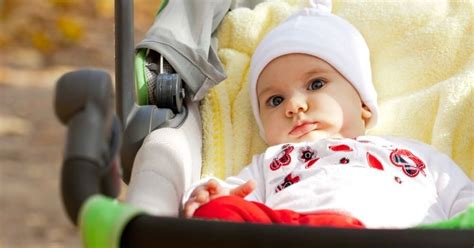 vaikas vežimėlyje mokykloje