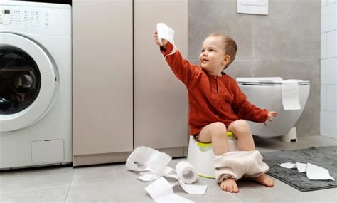 vaikas su sauskelnėmis