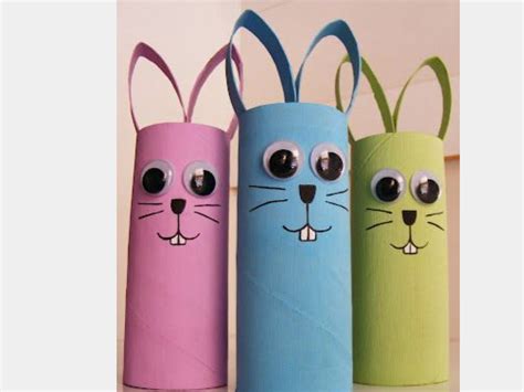 šeimos figūrėlės iš tualetinio popieriaus ritinėlių