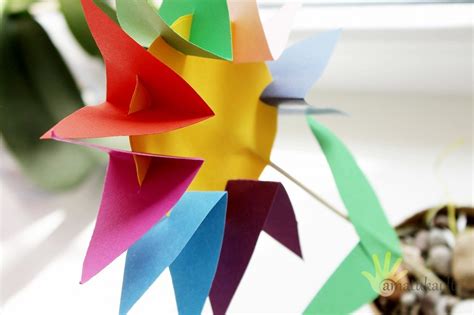 vaikiška girlianda iš spalvoto popieriaus