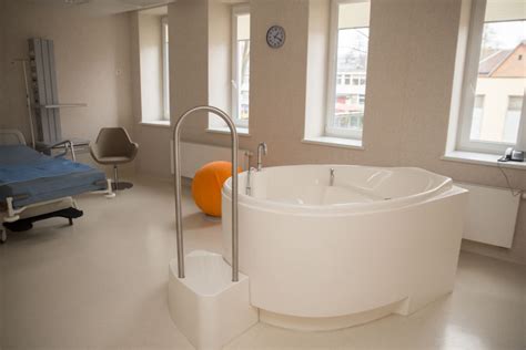 Šiuolaikiniai gimdymo namai