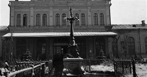 Istorinė nuotrauka, vaizduojanti partizanų susirinkimą