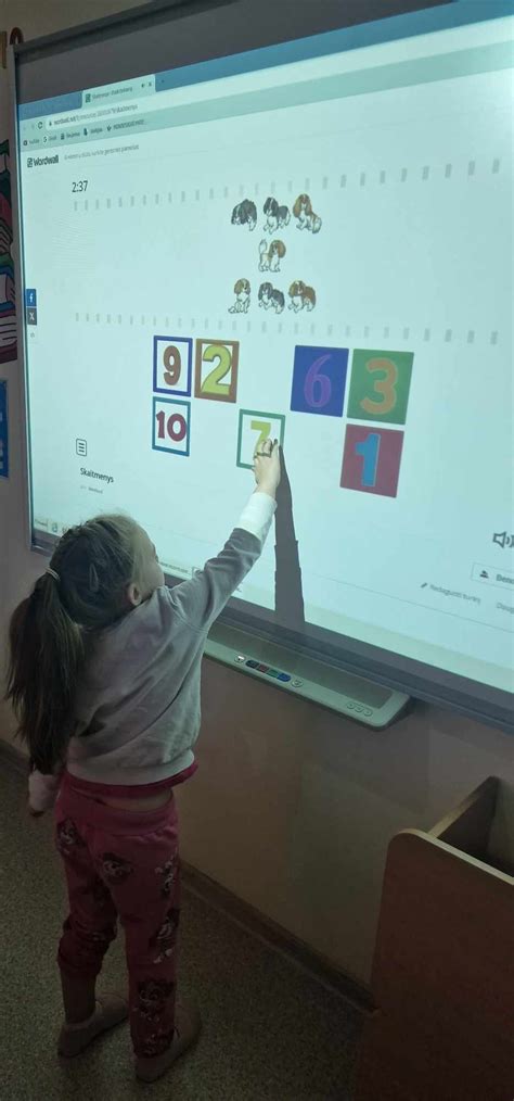 Mokytoja kuria skaitmeninius žaidimus