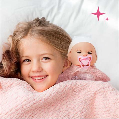 Kūdikis geria mišinį