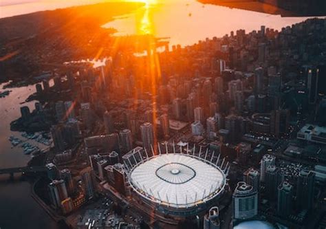 Saulės spindulių poveikis odai ir vitamino D gamybos schema