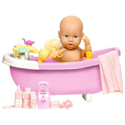 kūdikis maudosi vonioje su putomis