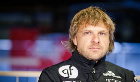 Benediktas Vanagas su Lietuvos kariuomenės simbolika