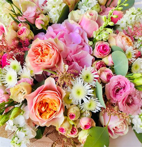 Gėlės, simbolizuojančios moteriškumą ir grožį