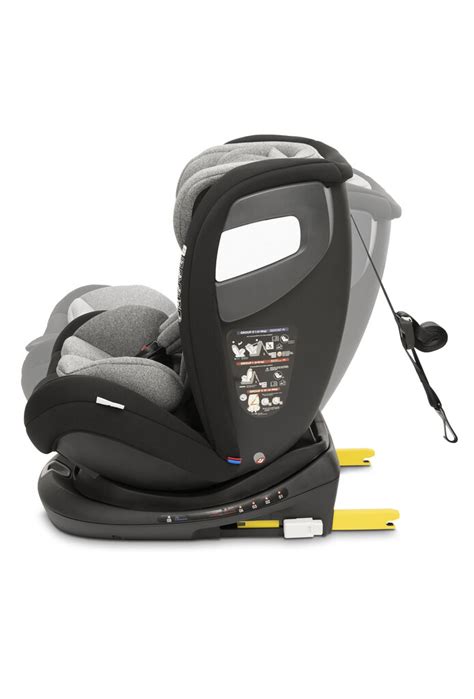 Vaikiška automobilinė kėdutė, atsukta prieš važiavimo kryptį