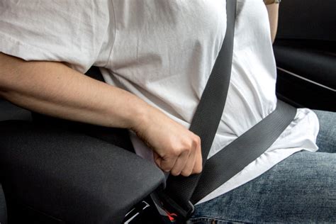 Saugos diržo sureguliavimas nėščiai moteriai