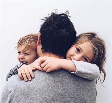 Tėvas su naujagimiu