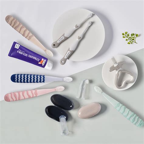 Įvairios dantų priežiūros priemonės