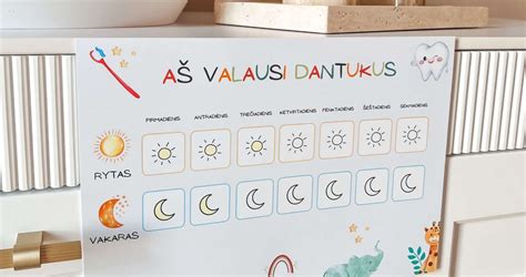 Tėvas padeda vaikui valytis dantis