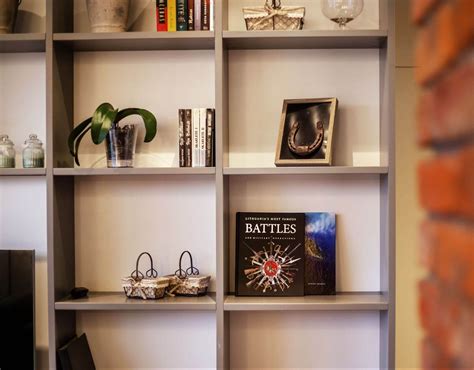 Senos knygos lentynoje