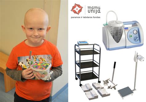 Vaikai, atliekantys pratimus su išmaniuoju ekranu