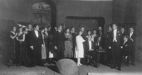 Bembio gimimas ir pirmieji žingsniai miške