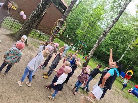 vaikai bendraujantys ir bendradarbiaujantys