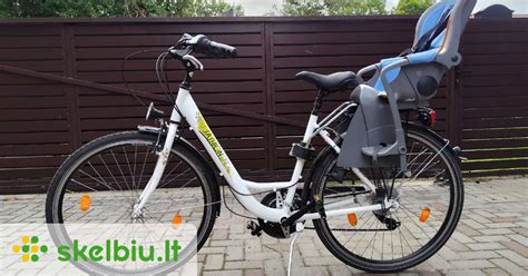 Dviračio bagažinė su pritvirtinta vaikiška kėdute