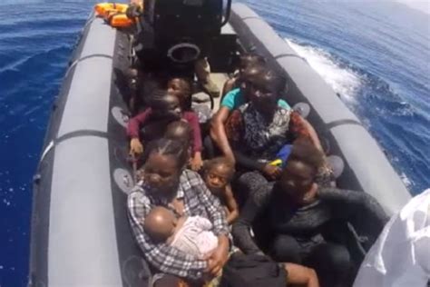 Vaikų migrantų laivas Viduržemio jūroje