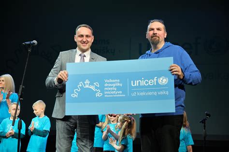 UNICEF darbuotojai teikia pagalbą vaikams Etiopijoje