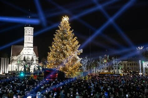 kalėdinė eglutė su vaikais