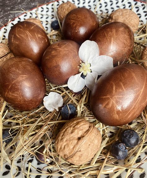 Kiaušiniai, dažyti natūraliais augaliniais dažais