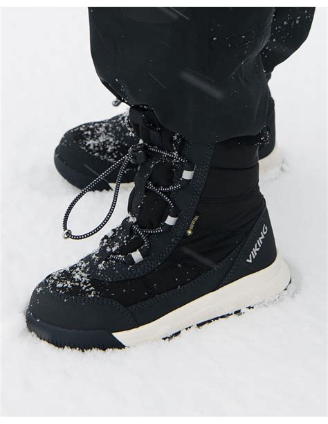 Viking batai su skirtingais dizainais