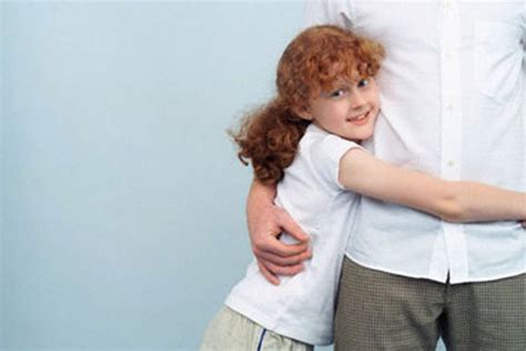 tėvai ir vaikai bendrauja namuose