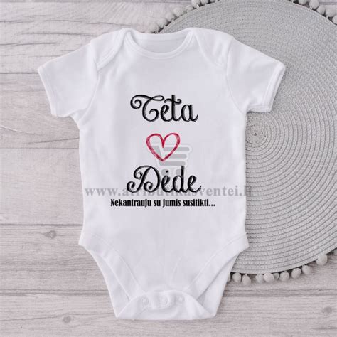 kūdikis su bodžiuku pranešančiu apie nėštumą