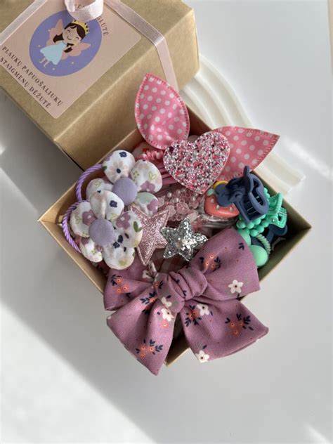 įvairūs plaukų aksesuarai mergaitėms