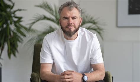 Gintas Vaičikauskas vedantis radijo laidą