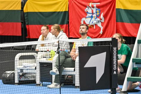 Tigras kovos arenoje